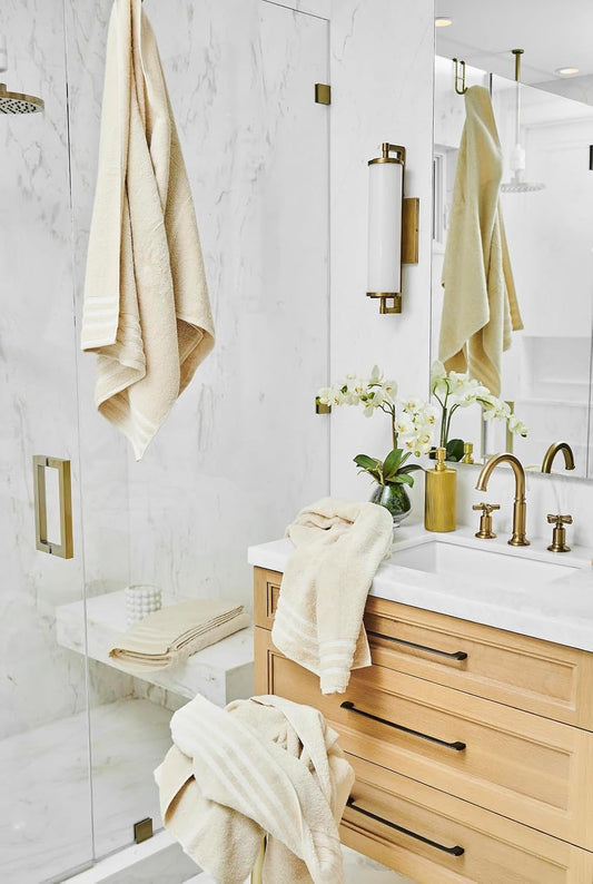 Luxury Bath Towels, 4 Piece Extra Large Bath Towel Set (30x58 Inches), 100% Organic Turkish Cotton, Highly Absorbent, Quick Dry, and Plush Turkish Bath Towels for Bathroom (White)