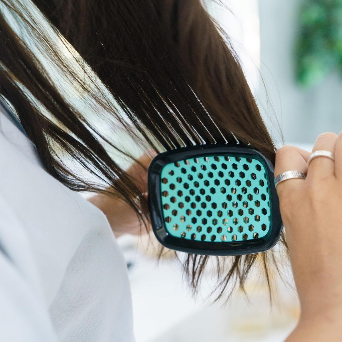 FHI Heat UNbrush Detangling Brush for Pain-Free Brushing on All Wet or Dry Hair Types — Durable DuoFlex Anti-Static Bristles, Lightweight Handle, Vented Hair Brush