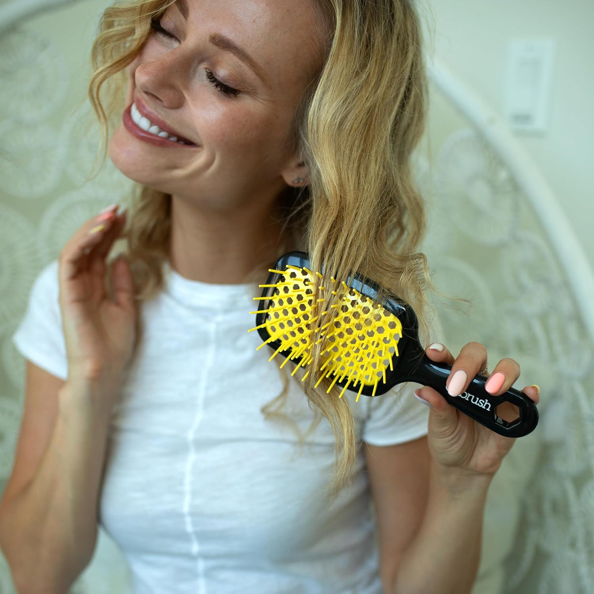 FHI Heat UNbrush Detangling Brush for Pain-Free Brushing on All Wet or Dry Hair Types — Durable DuoFlex Anti-Static Bristles, Lightweight Handle, Vented Hair Brush