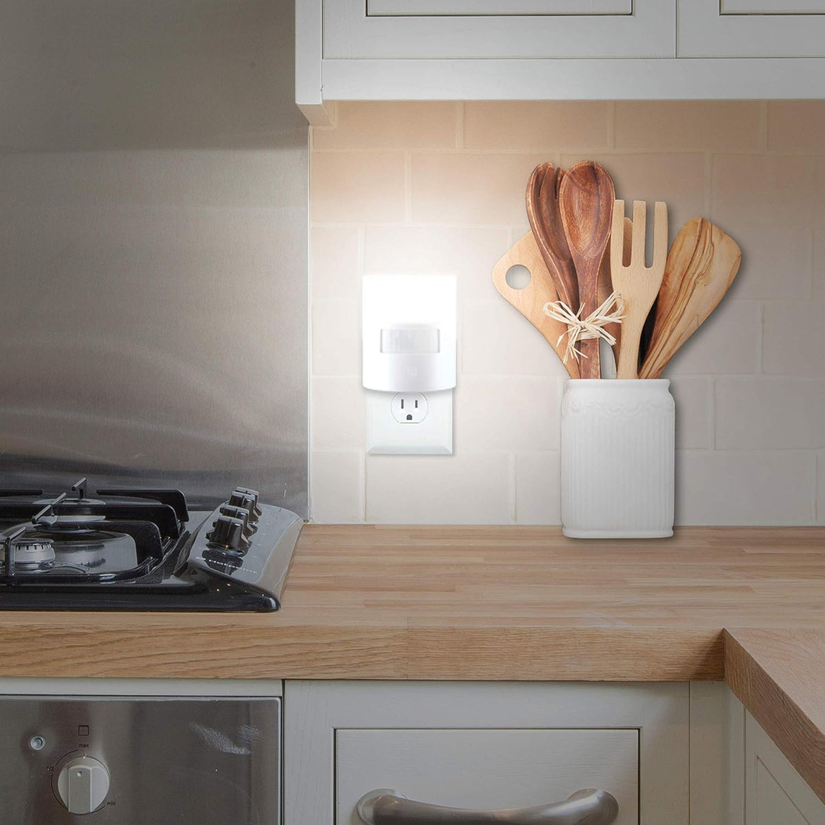 Ultra Brite Motion-Activated LED Light, 40 Lumens, Soft White, Night Light, Energy Efficient, Ideal for Hallway, Stairs, Kitchen, Garage, Utility Room, Laundry Room, White, 12201 | Night Lights Plug Into Wall, Soft White, UL-Certified, Energy Efficient,