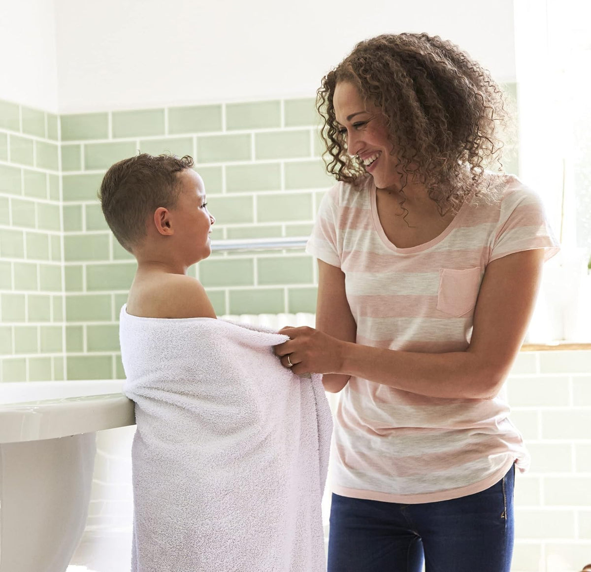 Medium Bath Towels, 24x48 in, 500 GSM Cotton, White | Highly Absorbent, Quick-Drying, Ideal for Hotel, Spa & Home Bathroom