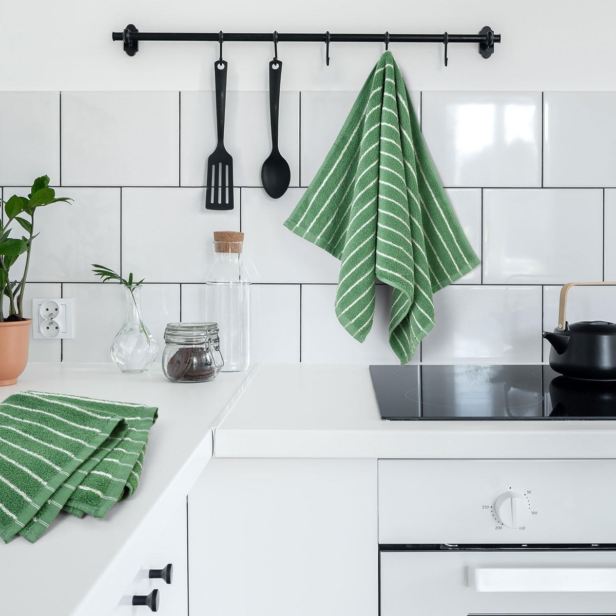 Black and Ivory Striped Bath Towels Set of 2, Lighter & Quick Dry Towels | Large 27.5 x 55 inches, Farmhouse for Bathroom, Pool, Shower