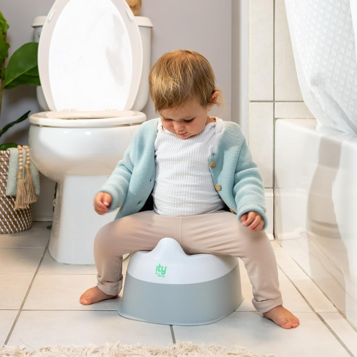 ity Flip & Sit Potty Seat (White) – Easy to Set Up & Remove Potty Training Seat That Attaches to Adult Toilet Seat
